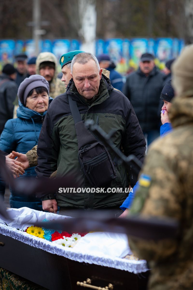 Світловодська громада провела в останню земну дорогу Руслана Тушка