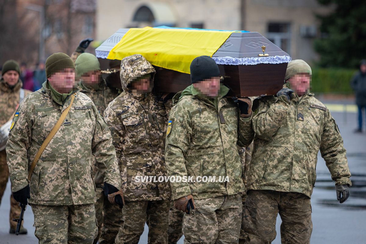 Світловодська громада провела в останню земну дорогу Руслана Тушка