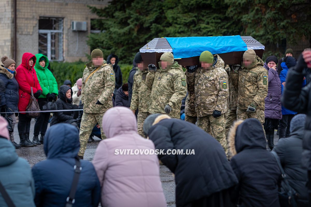 Світловодська громада провела в останню земну дорогу Руслана Тушка