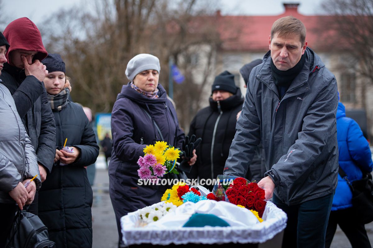 Світловодська громада провела в останню земну дорогу Руслана Тушка