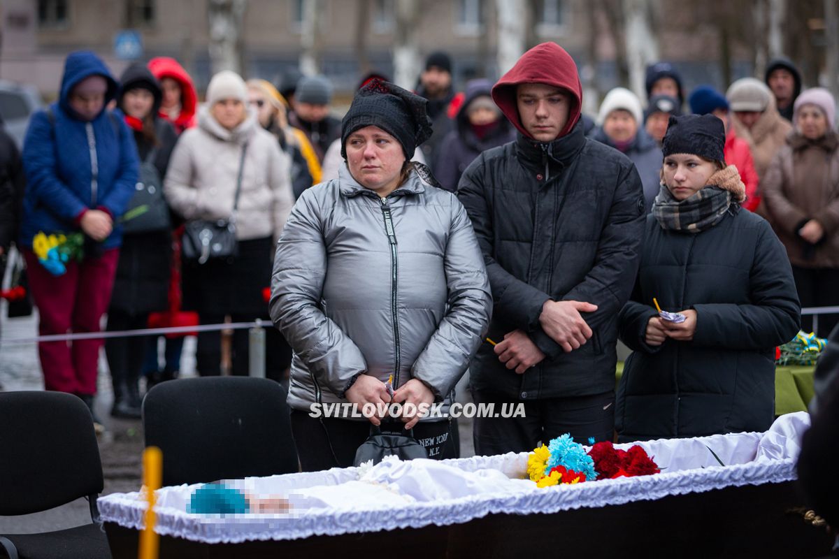 Світловодська громада провела в останню земну дорогу Руслана Тушка