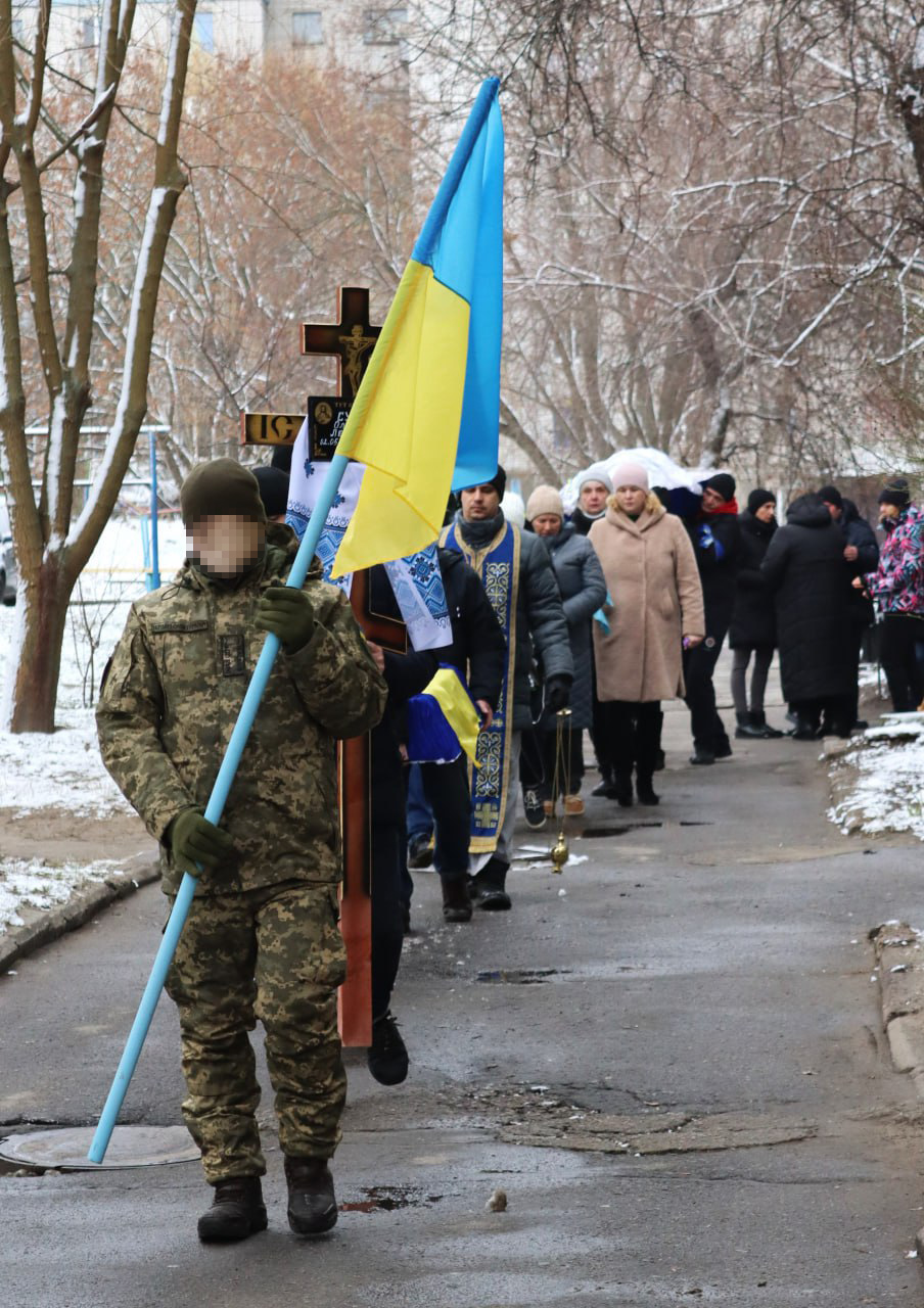 У Світловодську провели в останню путь захисника України Олексія Сухіну