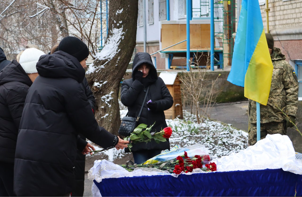 У Світловодську провели в останню путь захисника України Олексія Сухіну