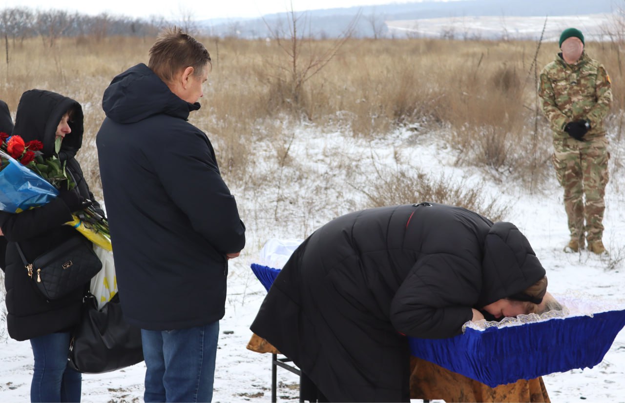 У Світловодську провели в останню путь захисника України Олексія Сухіну