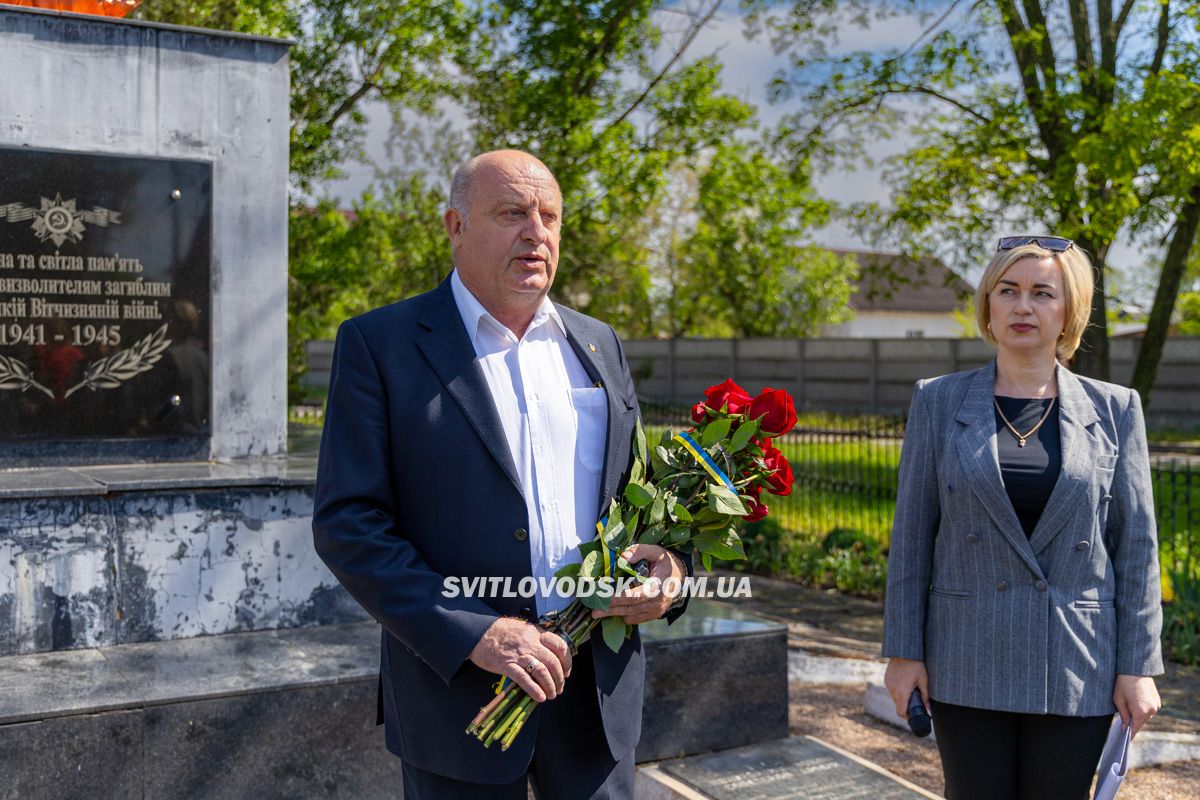 У Власівці вшанували полеглих у Другій світовій війні У Власівці вшанували полеглих у Другій світовій війні