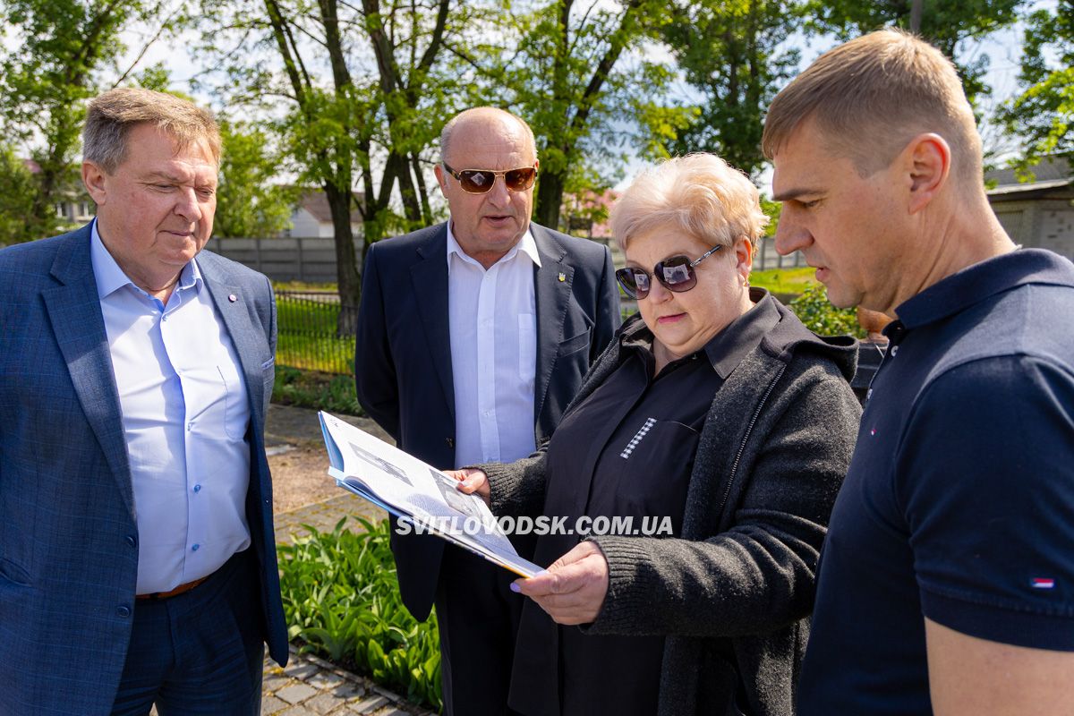 У Власівці вшанували полеглих у Другій світовій війні У Власівці вшанували полеглих у Другій світовій війні