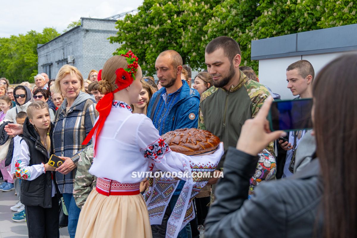 День вишиванки у Світловодську: символ незламності і вдячності День вишиванки у Світловодську: символ незламності і вдячності