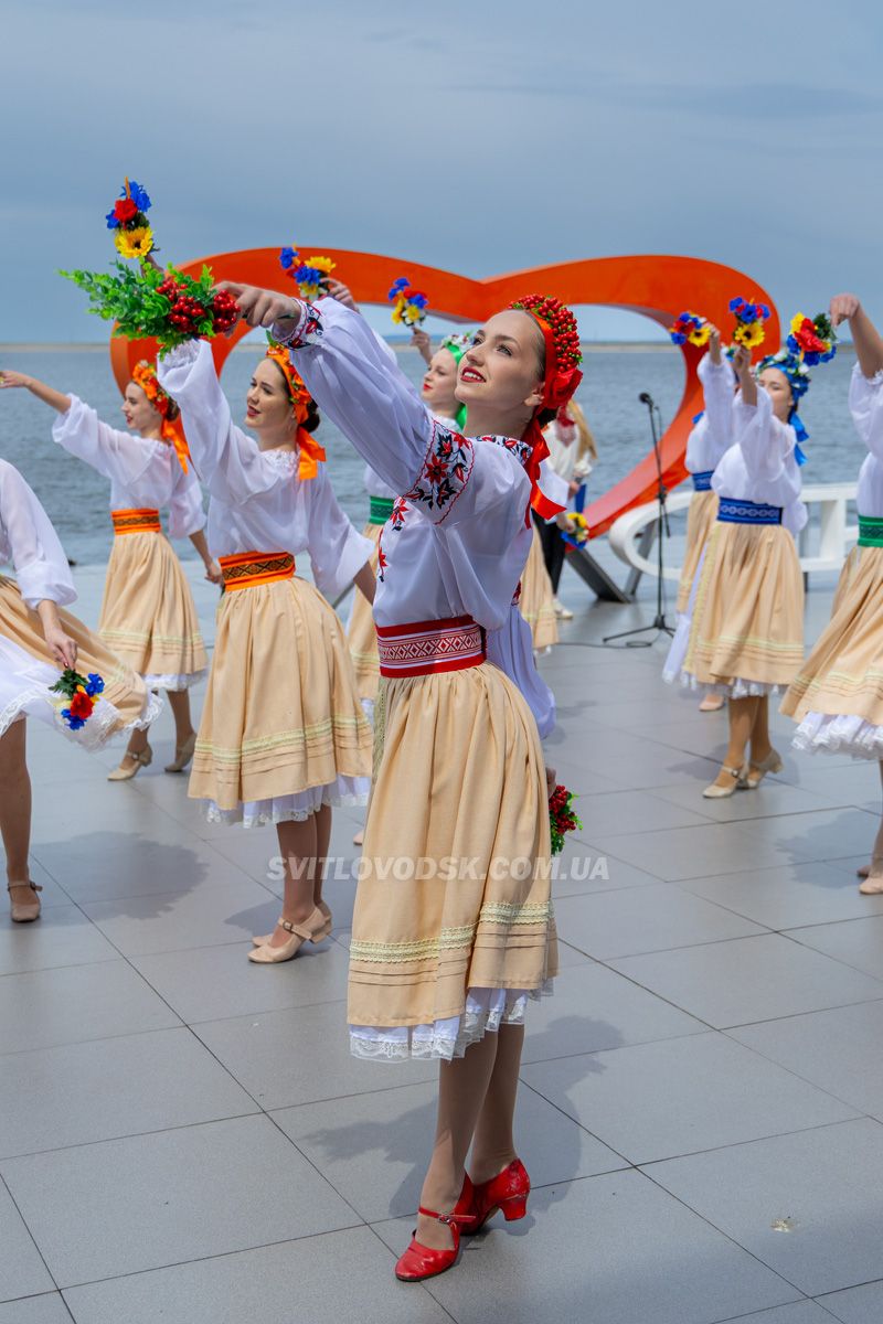 День вишиванки у Світловодську: символ незламності і вдячності День вишиванки у Світловодську: символ незламності і вдячності