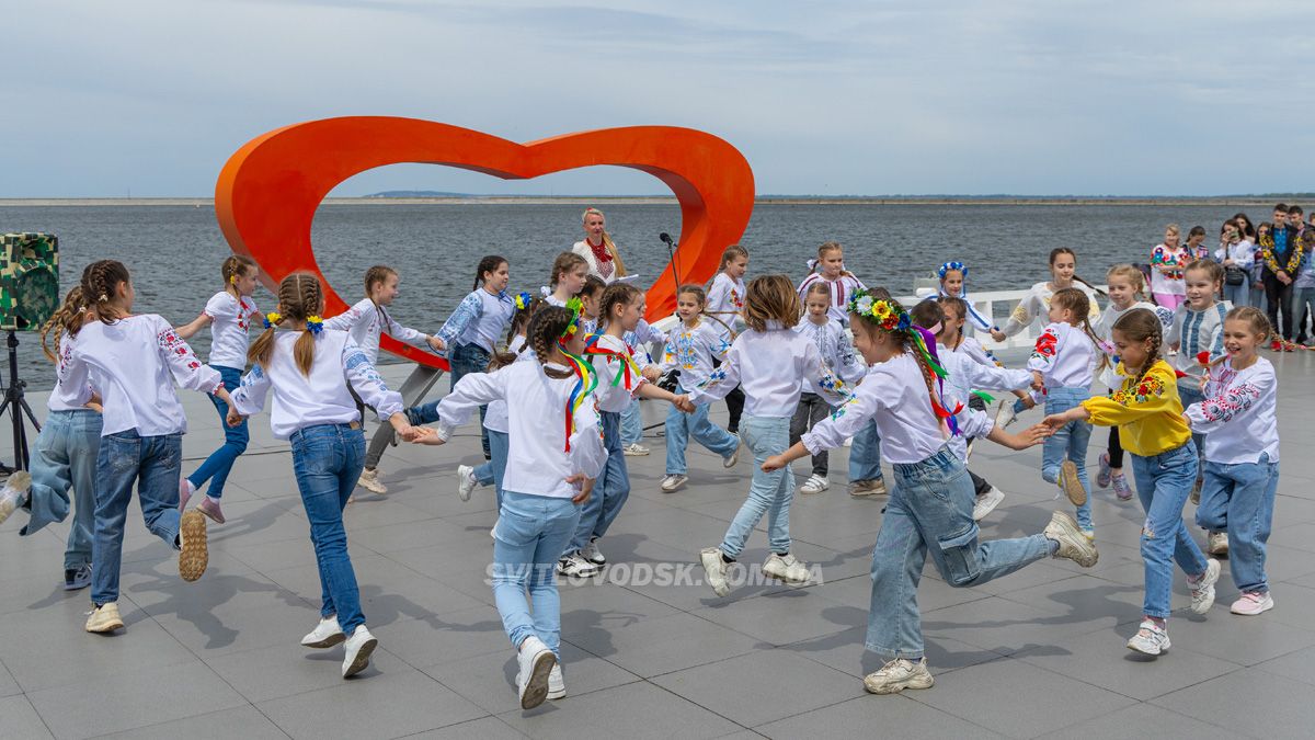 День вишиванки у Світловодську: символ незламності і вдячності День вишиванки у Світловодську: символ незламності і вдячності