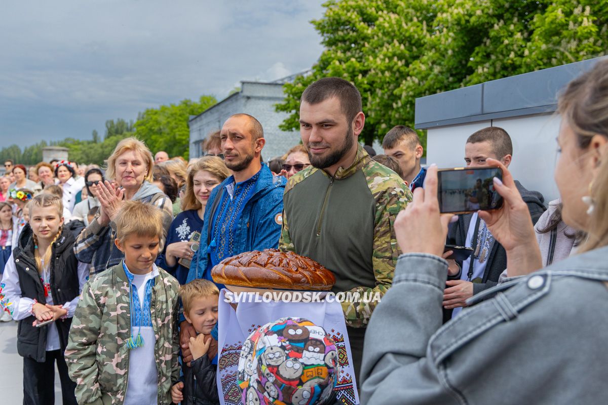 День вишиванки у Світловодську: символ незламності і вдячності День вишиванки у Світловодську: символ незламності і вдячності