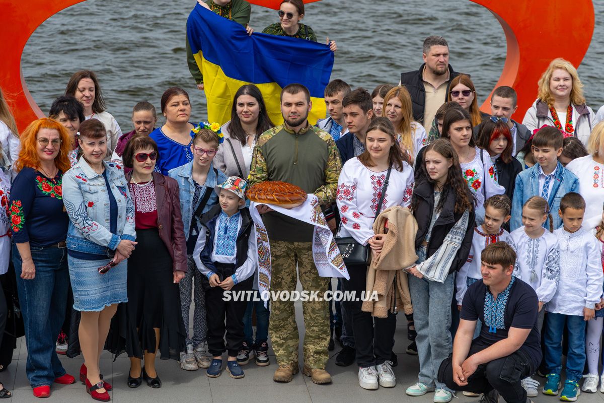 День вишиванки у Світловодську: символ незламності і вдячності День вишиванки у Світловодську: символ незламності і вдячності