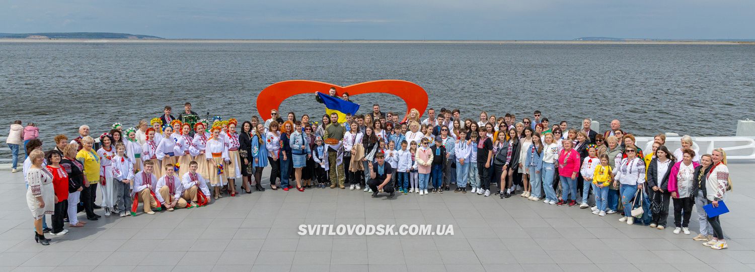 День вишиванки у Світловодську: символ незламності і вдячності День вишиванки у Світловодську: символ незламності і вдячності