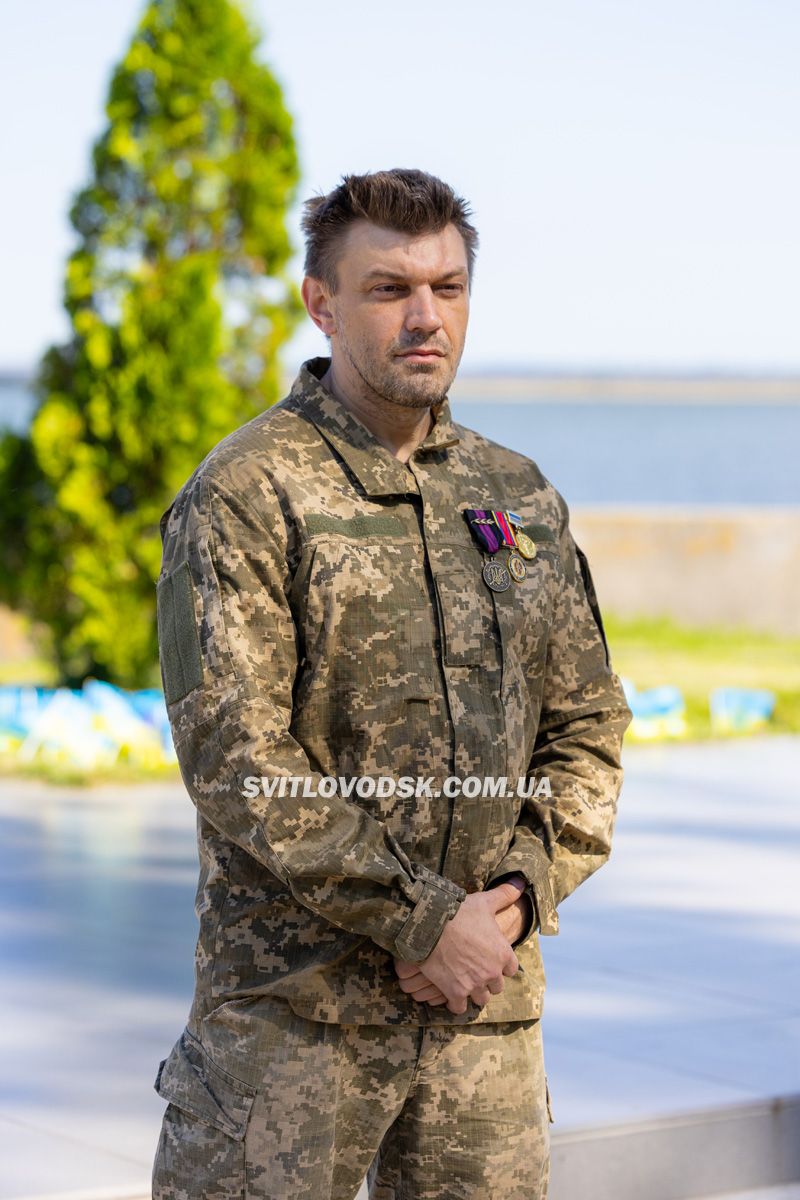 День героїв у Світловодську: шана полеглим і вдячність живим День героїв у Світловодську: шана полеглим і вдячність живим