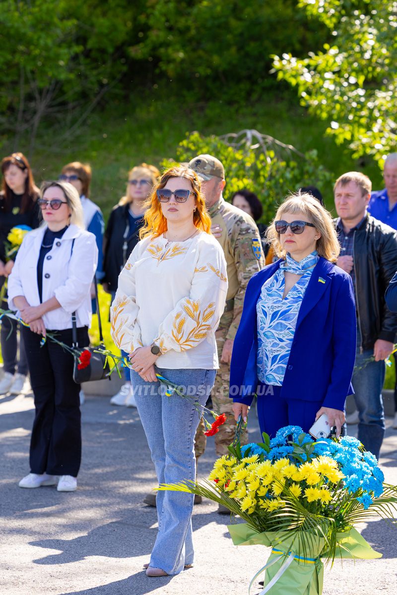 День героїв у Світловодську: шана полеглим і вдячність живим День героїв у Світловодську: шана полеглим і вдячність живим