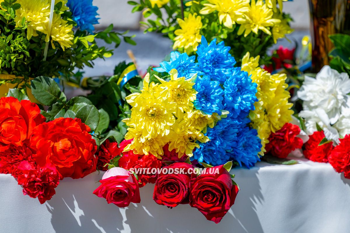 У Світловодську відкрили меморіальні дошки Сергію Батяшову та Євгену Віннікову У Світловодську відкрили меморіальні дошки Сергію Батяшову та Євгену Віннікову