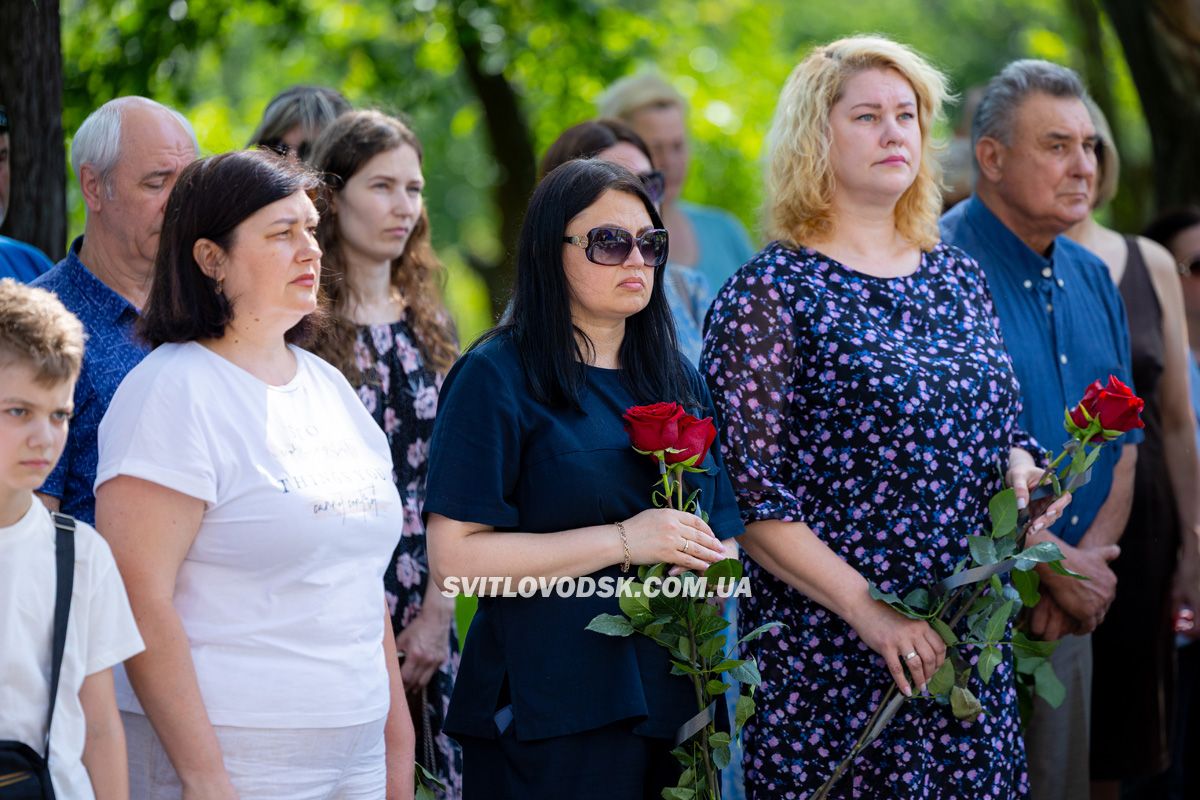 У Світловодську відкрили меморіальні дошки Сергію Батяшову та Євгену Віннікову У Світловодську відкрили меморіальні дошки Сергію Батяшову та Євгену Віннікову