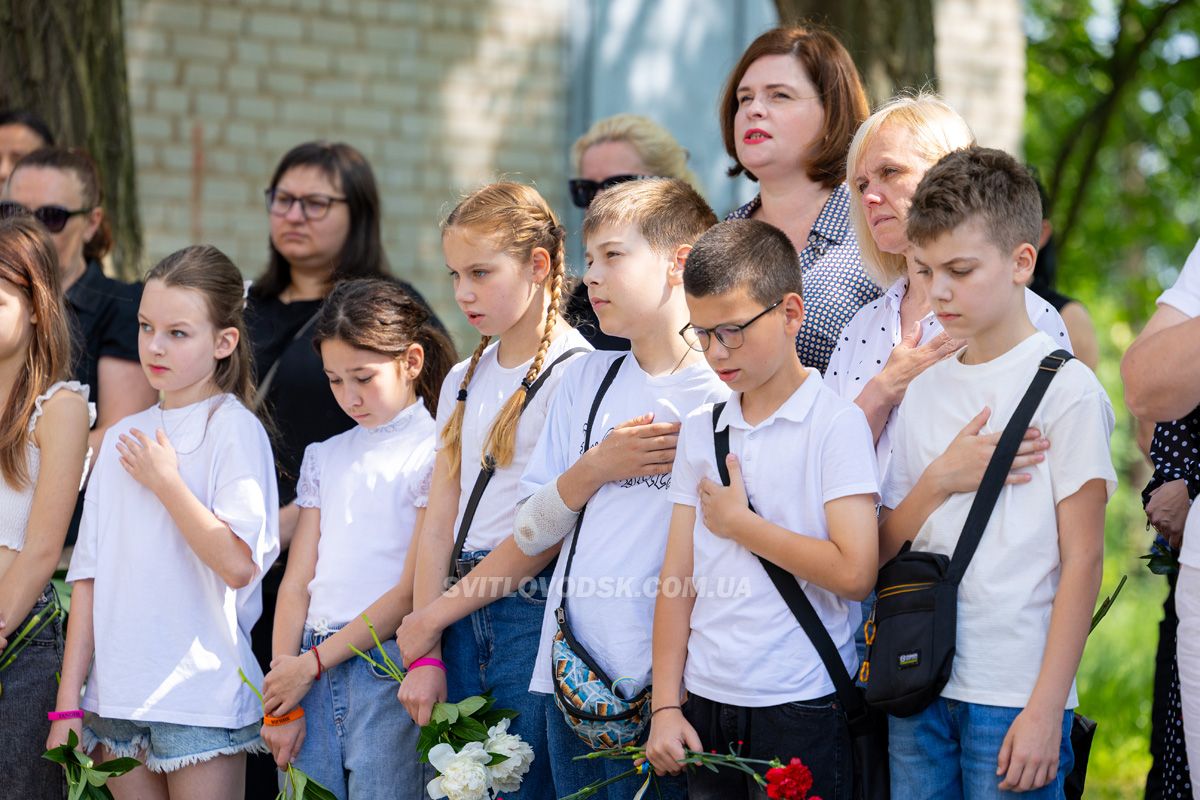 У Світловодську відкрили меморіальні дошки Сергію Батяшову та Євгену Віннікову У Світловодську відкрили меморіальні дошки Сергію Батяшову та Євгену Віннікову