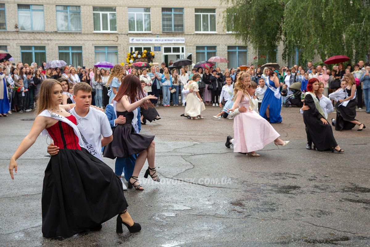 Зустріч із майбутнім: у Світловодську відбулися випускні дев’ятикласників Зустріч із майбутнім: у Світловодську відбулися випускні дев’ятикласників