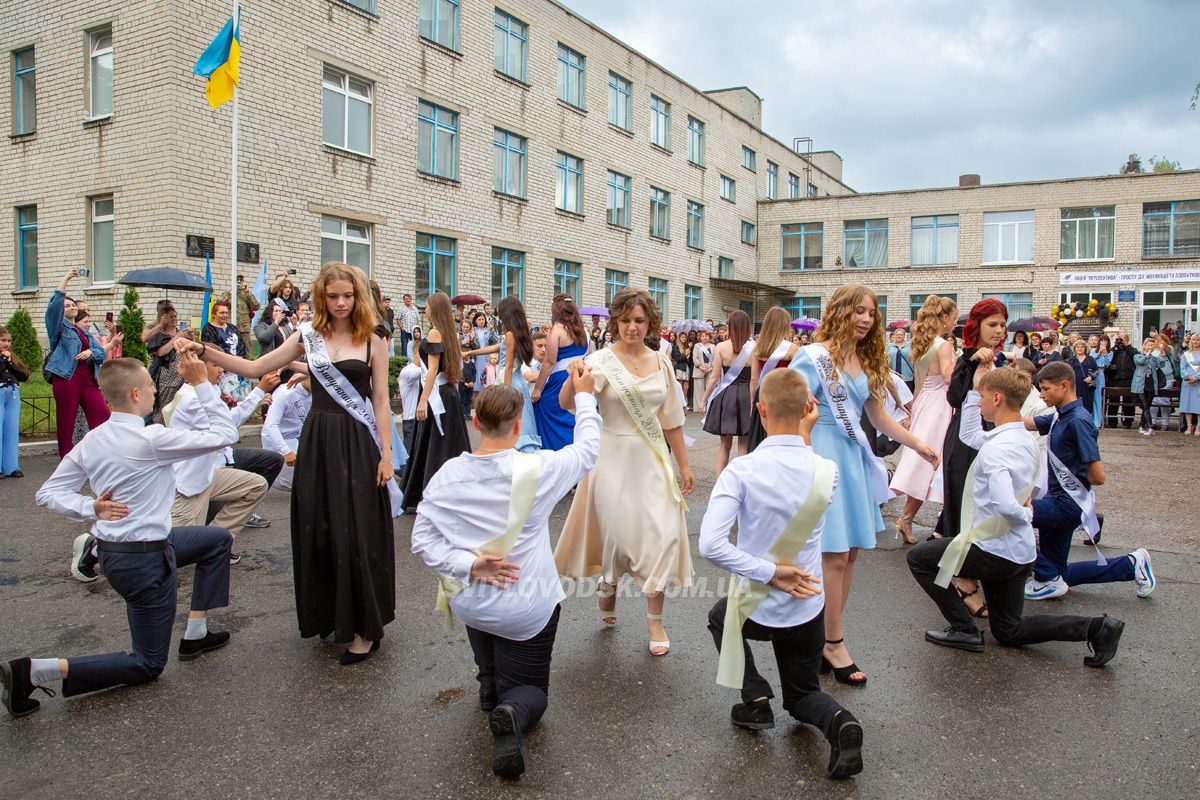 Зустріч із майбутнім: у Світловодську відбулися випускні дев’ятикласників Зустріч із майбутнім: у Світловодську відбулися випускні дев’ятикласників