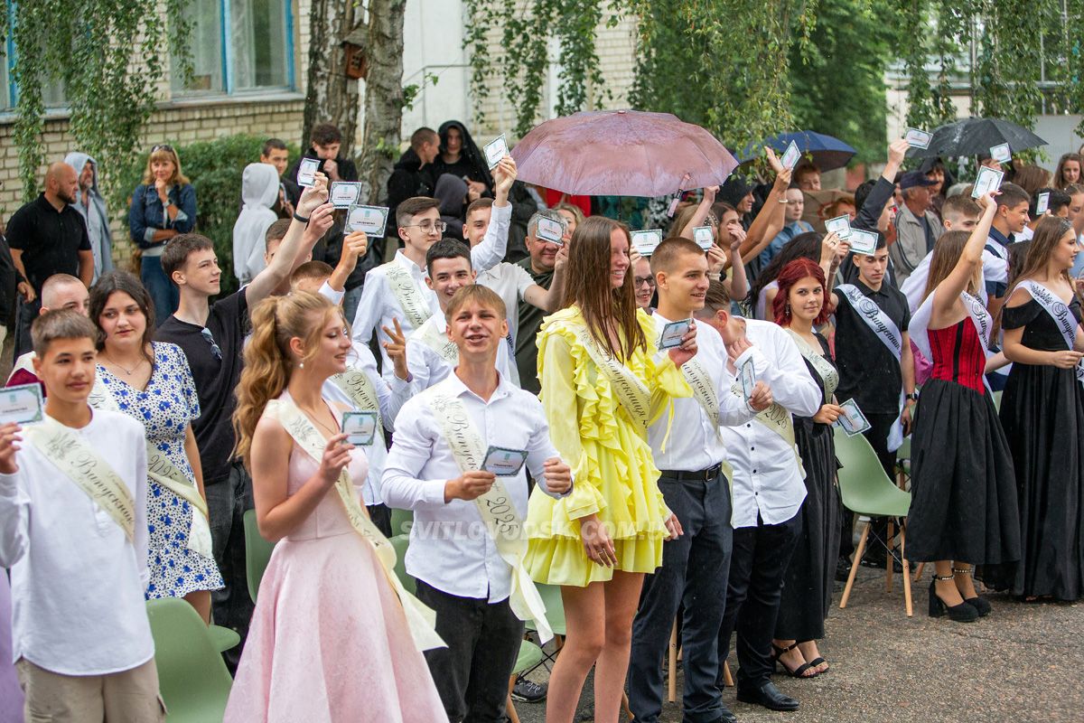 Зустріч із майбутнім: у Світловодську відбулися випускні дев’ятикласників Зустріч із майбутнім: у Світловодську відбулися випускні дев’ятикласників
