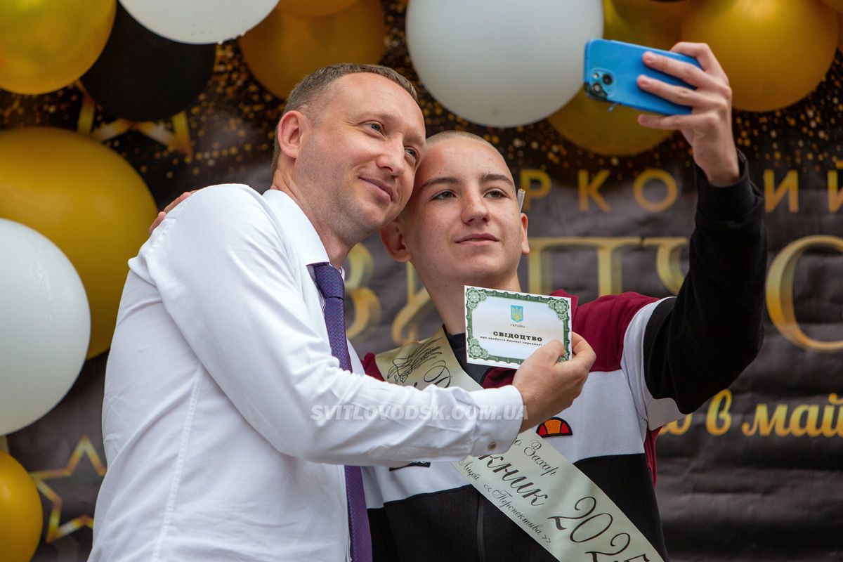 Зустріч із майбутнім: у Світловодську відбулися випускні дев’ятикласників Зустріч із майбутнім: у Світловодську відбулися випускні дев’ятикласників