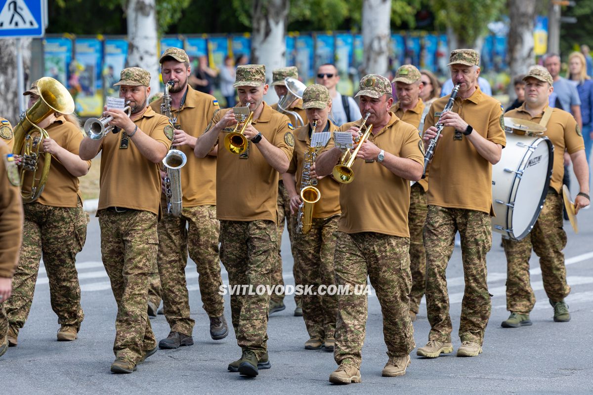 У Світловодську провели в останню земну дорогу захисника України Андрія Чорного У Світловодську провели в останню земну дорогу захисника України Андрія Чорного