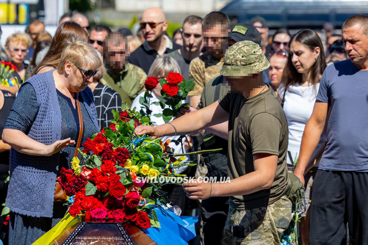 Світловодськ попрощався із загиблим захисником Олександром Півняком Світловодськ попрощався із загиблим захисником Олександром Півняком