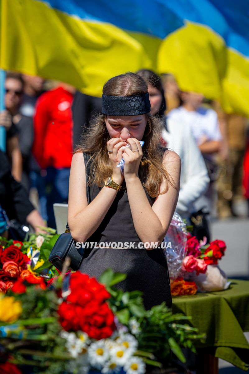 Світловодськ попрощався із загиблим захисником Олександром Півняком Світловодськ попрощався із загиблим захисником Олександром Півняком