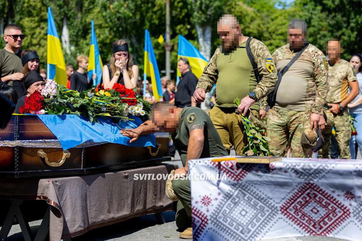 Світловодськ попрощався із загиблим захисником Олександром Півняком Світловодськ попрощався із загиблим захисником Олександром Півняком
