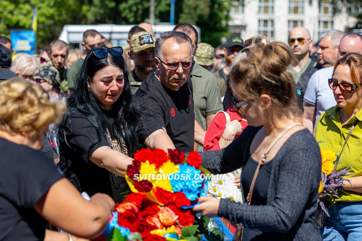 Світловодськ попрощався із загиблим захисником Олександром Півняком Світловодськ попрощався із загиблим захисником Олександром Півняком