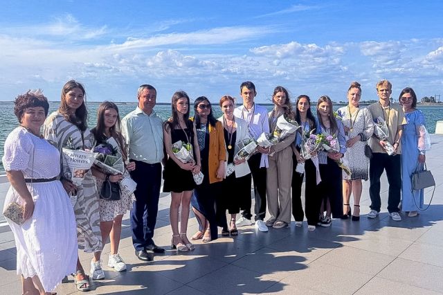 У Світловодську вручили медалі найкращим випускникам У Світловодську вручили медалі найкращим випускникам