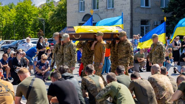 Світловодськ попрощався із загиблим захисником Олександром Півняком Світловодськ попрощався із загиблим захисником Олександром Півняком