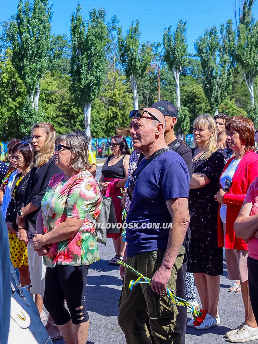 Світловодськ прощався із загиблим захисником Миколою Логвиненком