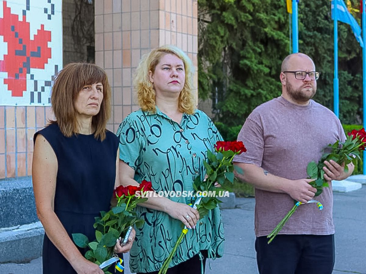 Світловодськ прощався із загиблим захисником Миколою Логвиненком