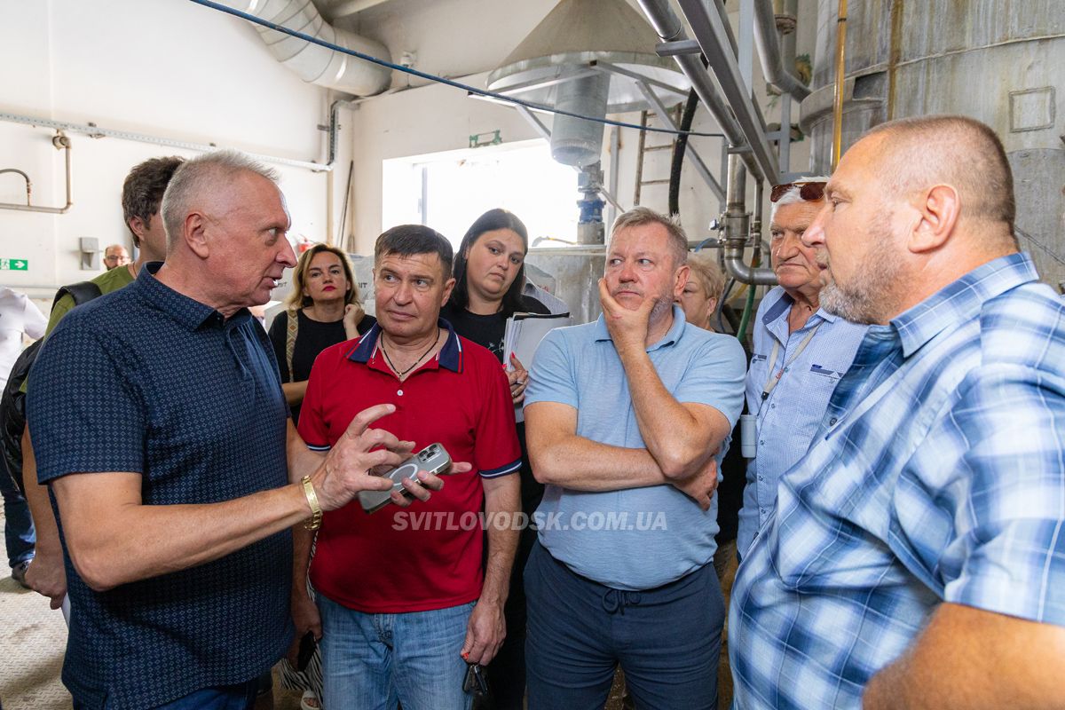 Як громада, влада і бізнес шукають вихід з екологічної кризи у Власівці