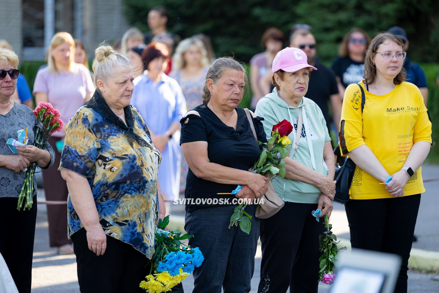 У Світловодську провели в останню земну дорогу захисника України Дениса Голіка У Світловодську провели в останню земну дорогу захисника України Дениса Голіка
