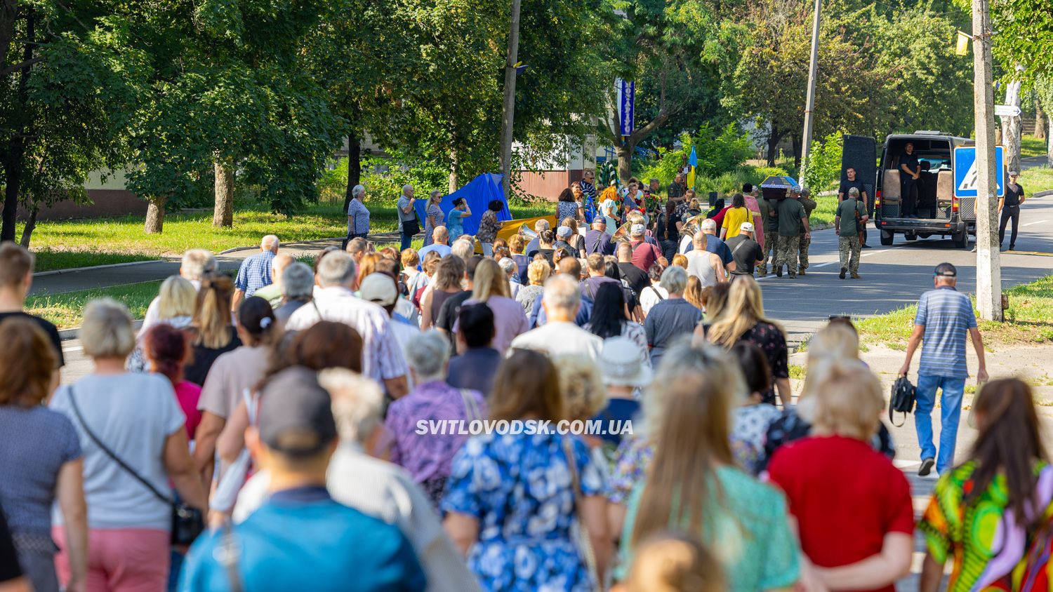 У Світловодську провели в останню земну дорогу захисника України Дениса Голіка У Світловодську провели в останню земну дорогу захисника України Дениса Голіка