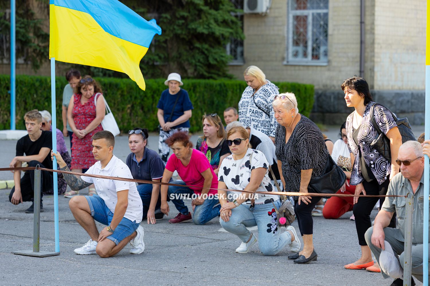 У Світловодську провели в останню земну дорогу захисника України Дениса Голіка У Світловодську провели в останню земну дорогу захисника України Дениса Голіка