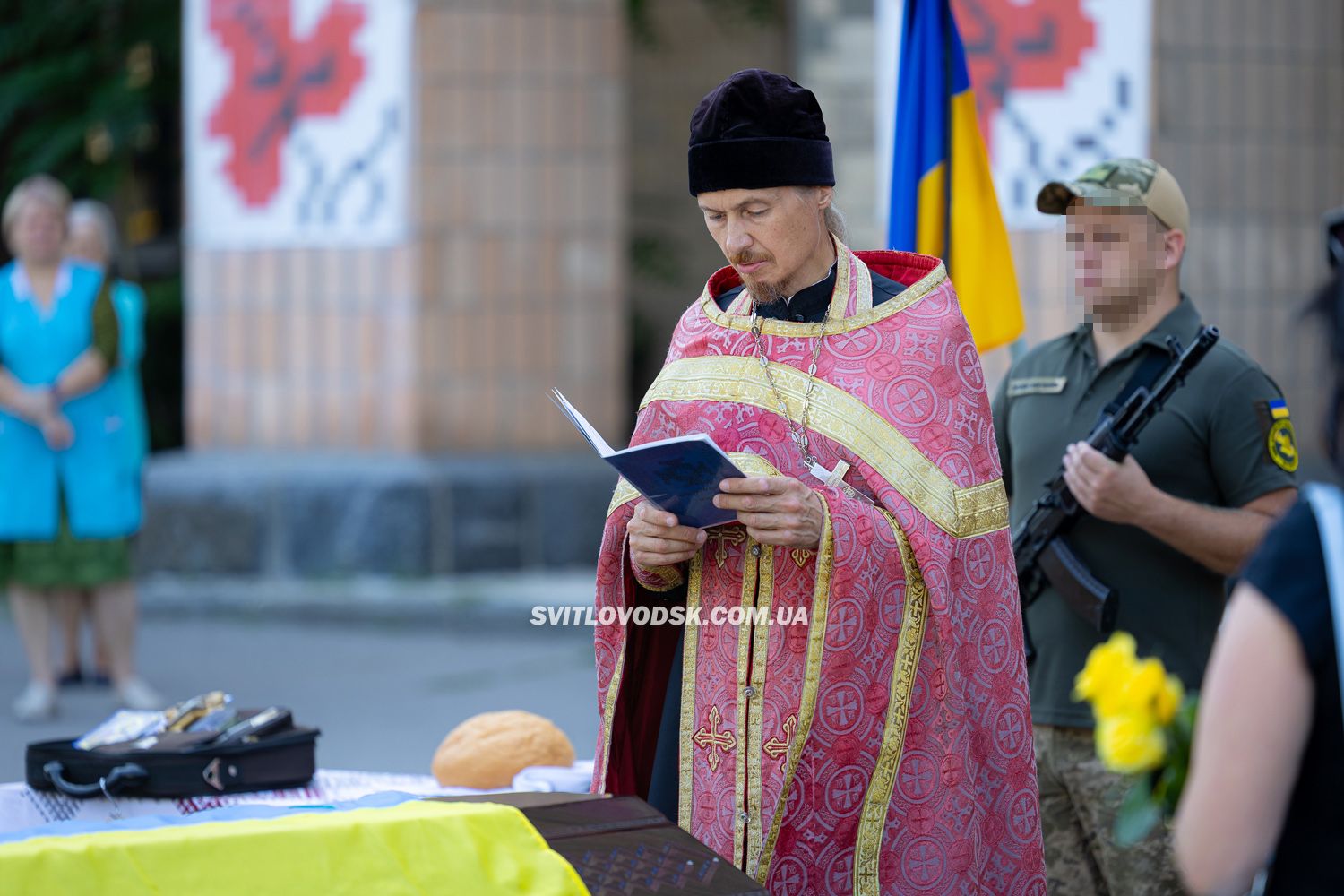 У Світловодську провели в останню земну дорогу захисника України Дениса Голіка У Світловодську провели в останню земну дорогу захисника України Дениса Голіка