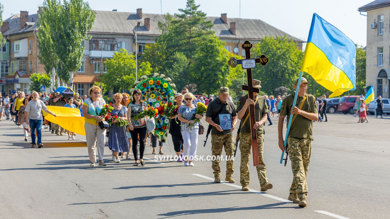 У Світловодську провели в останню земну дорогу захисника України Дениса Голіка У Світловодську провели в останню земну дорогу захисника України Дениса Голіка