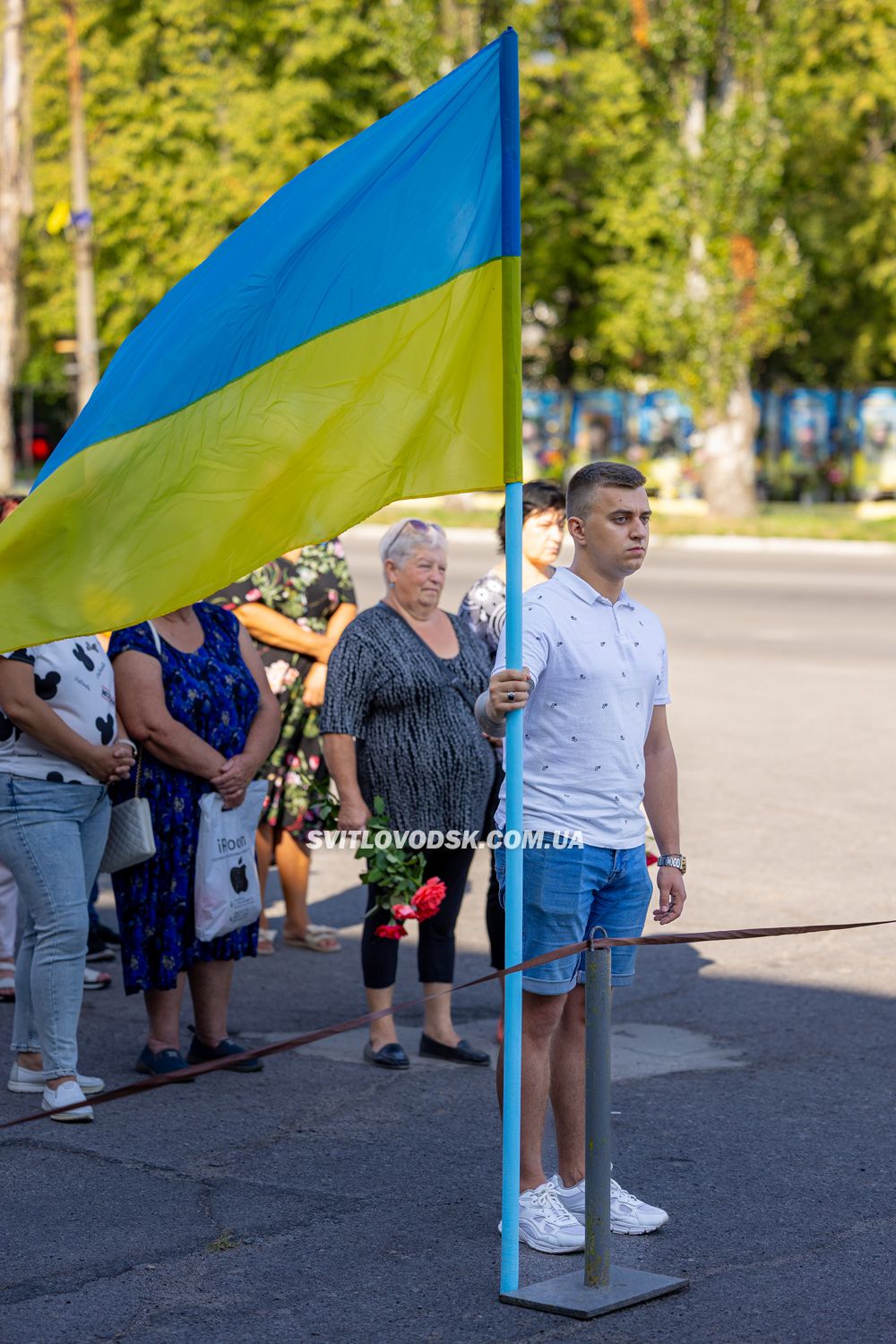 У Світловодську провели в останню земну дорогу захисника України Дениса Голіка У Світловодську провели в останню земну дорогу захисника України Дениса Голіка