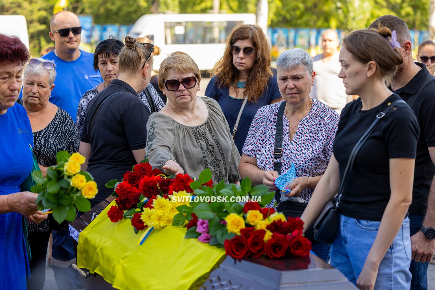 У Світловодську провели в останню земну дорогу захисника України Дениса Голіка У Світловодську провели в останню земну дорогу захисника України Дениса Голіка