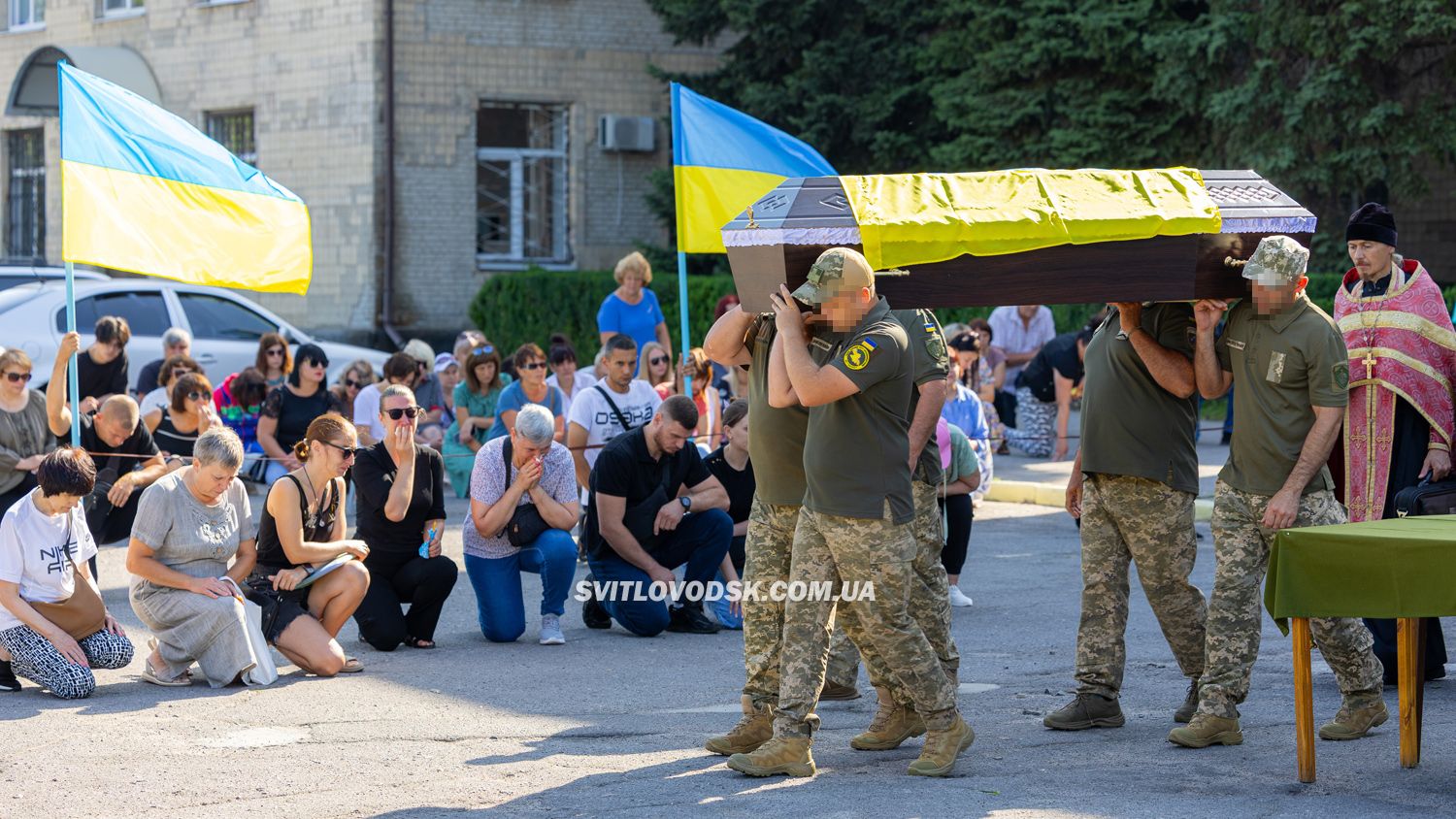 У Світловодську провели в останню земну дорогу захисника України Дениса Голіка У Світловодську провели в останню земну дорогу захисника України Дениса Голіка