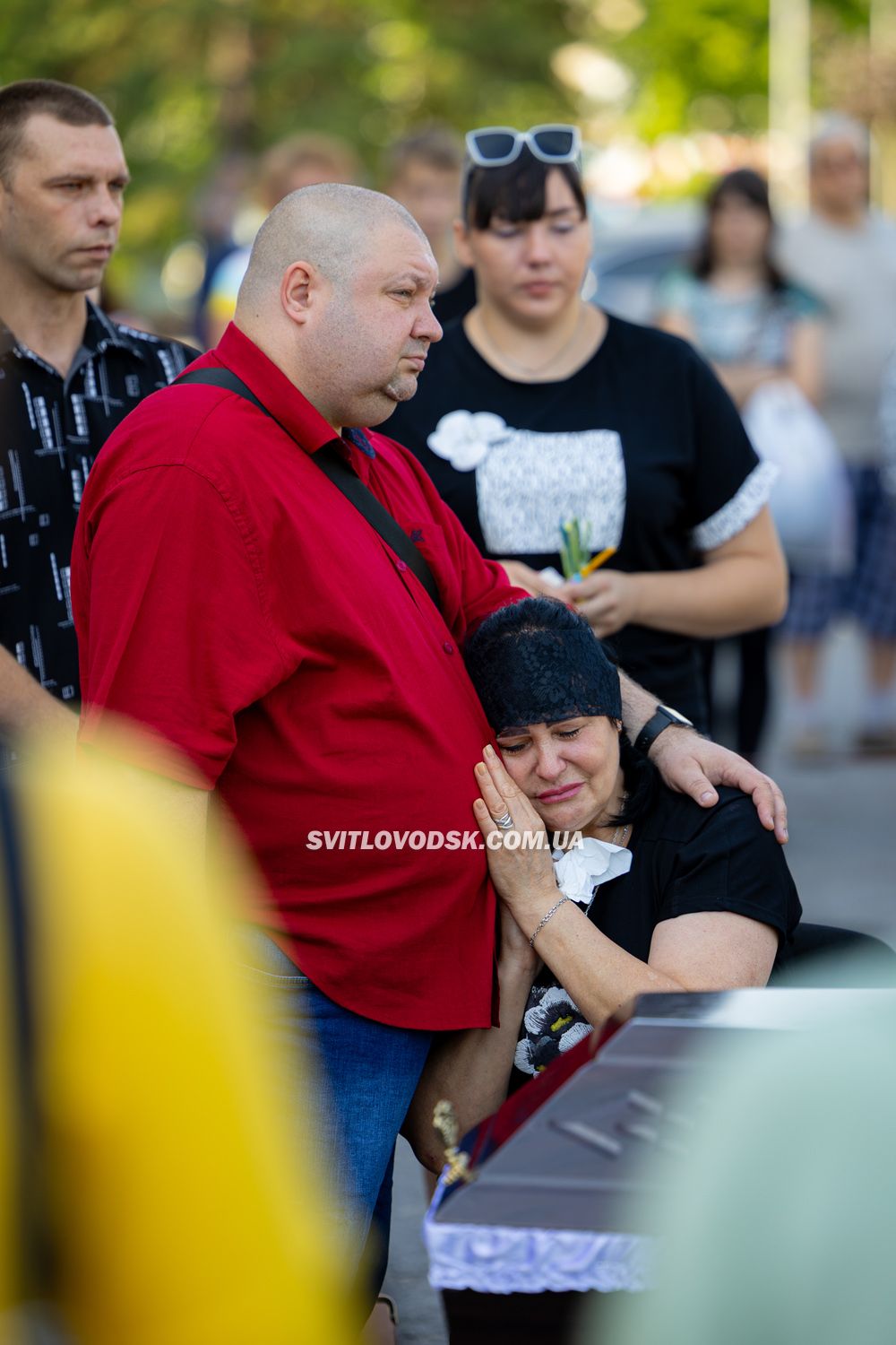 У Світловодську провели в останню земну дорогу захисника України Дениса Голіка У Світловодську провели в останню земну дорогу захисника України Дениса Голіка