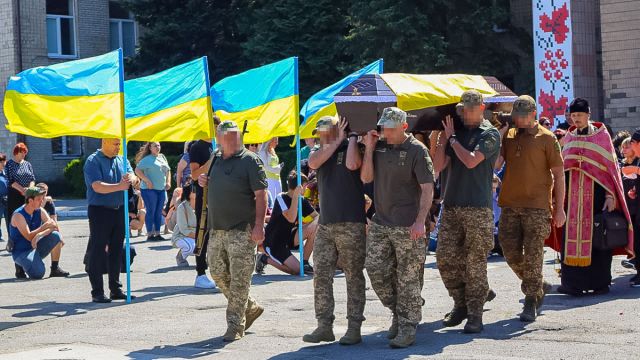 Світловодськ прощався із загиблим захисником Миколою Логвиненком