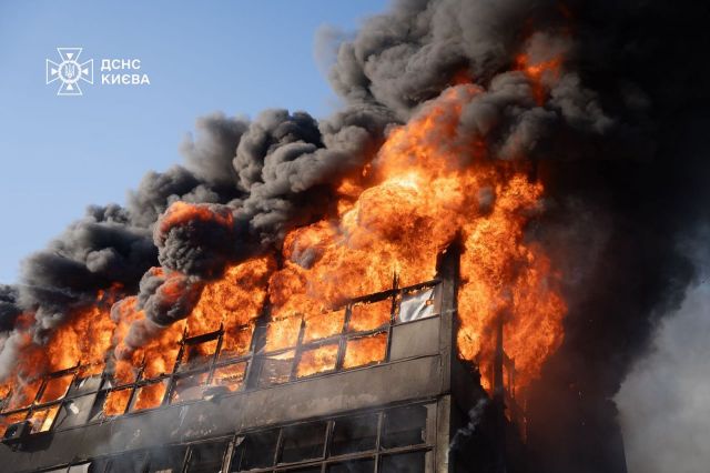 На Кіровоградщині ППО збила ворожий дрон, уламки спричинили загоряння На Кіровоградщині ППО збила ворожий дрон, уламки спричинили загоряння