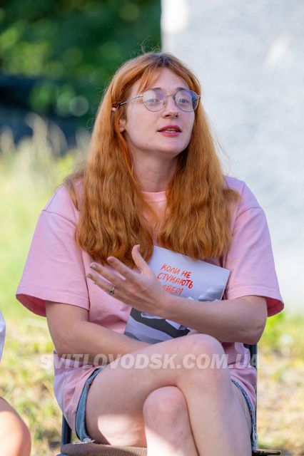 Історії тих, хто жив в російській окупації та полоні, слухали у Світловодську