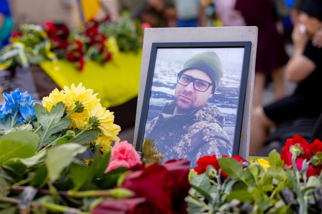 У Світловодську провели в останню земну дорогу захисника України Дениса Голіка У Світловодську провели в останню земну дорогу захисника України Дениса Голіка
