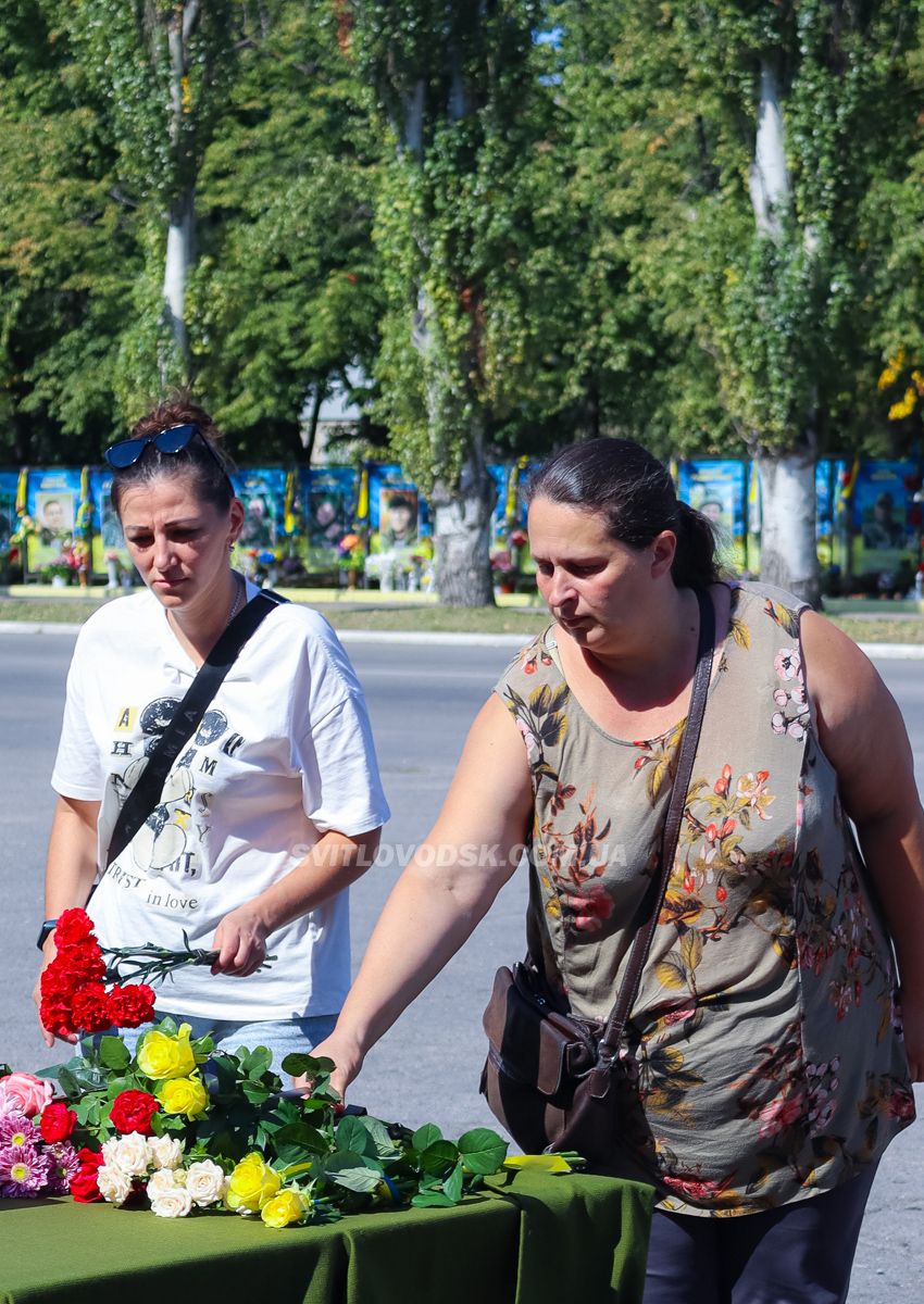 Світловодськ попрощався з полеглим захисником України Андрієм Карабо Світловодськ попрощався з полеглим захисником України Андрієм Карабо