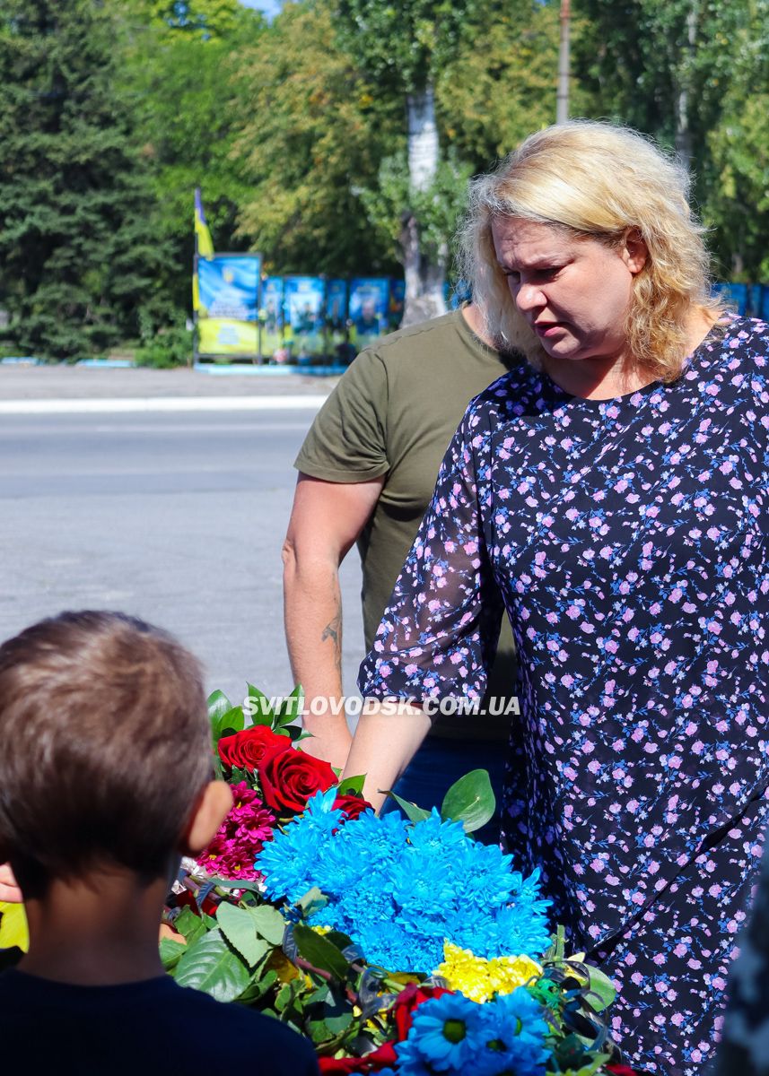 Світловодськ попрощався з полеглим захисником України Андрієм Карабо Світловодськ попрощався з полеглим захисником України Андрієм Карабо